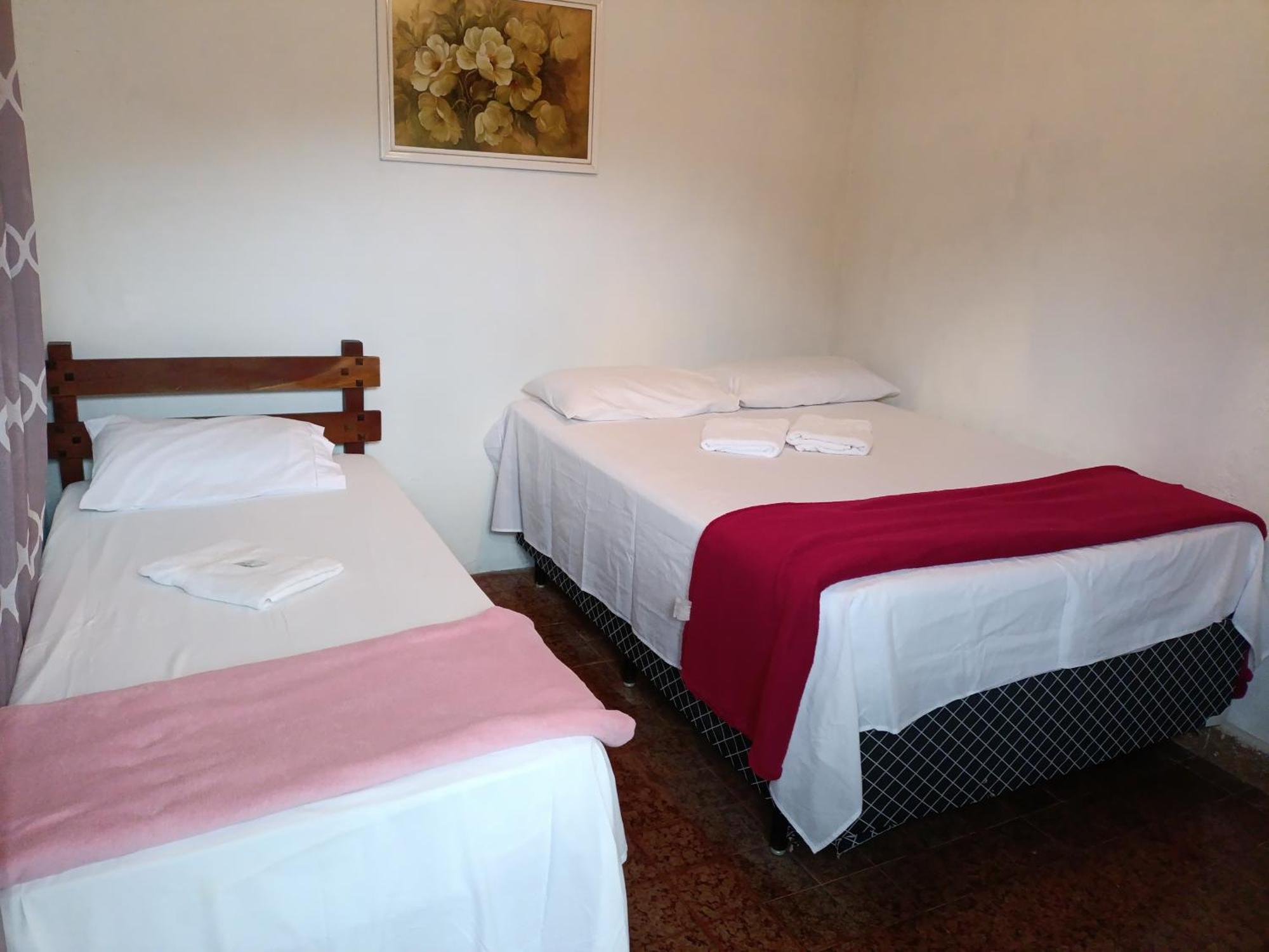 Dormitorios Rosario Pirenopolis Phòng bức ảnh