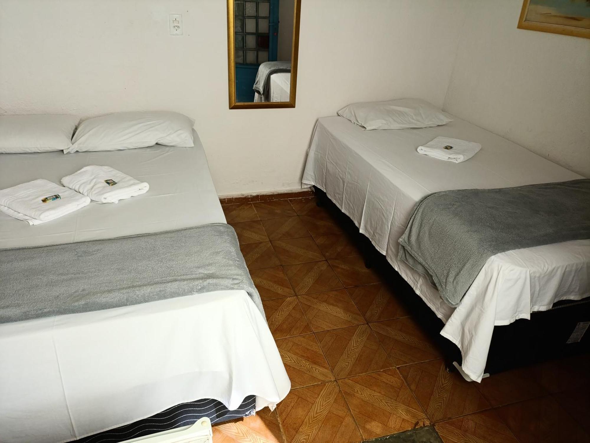 Dormitorios Rosario Pirenopolis Phòng bức ảnh